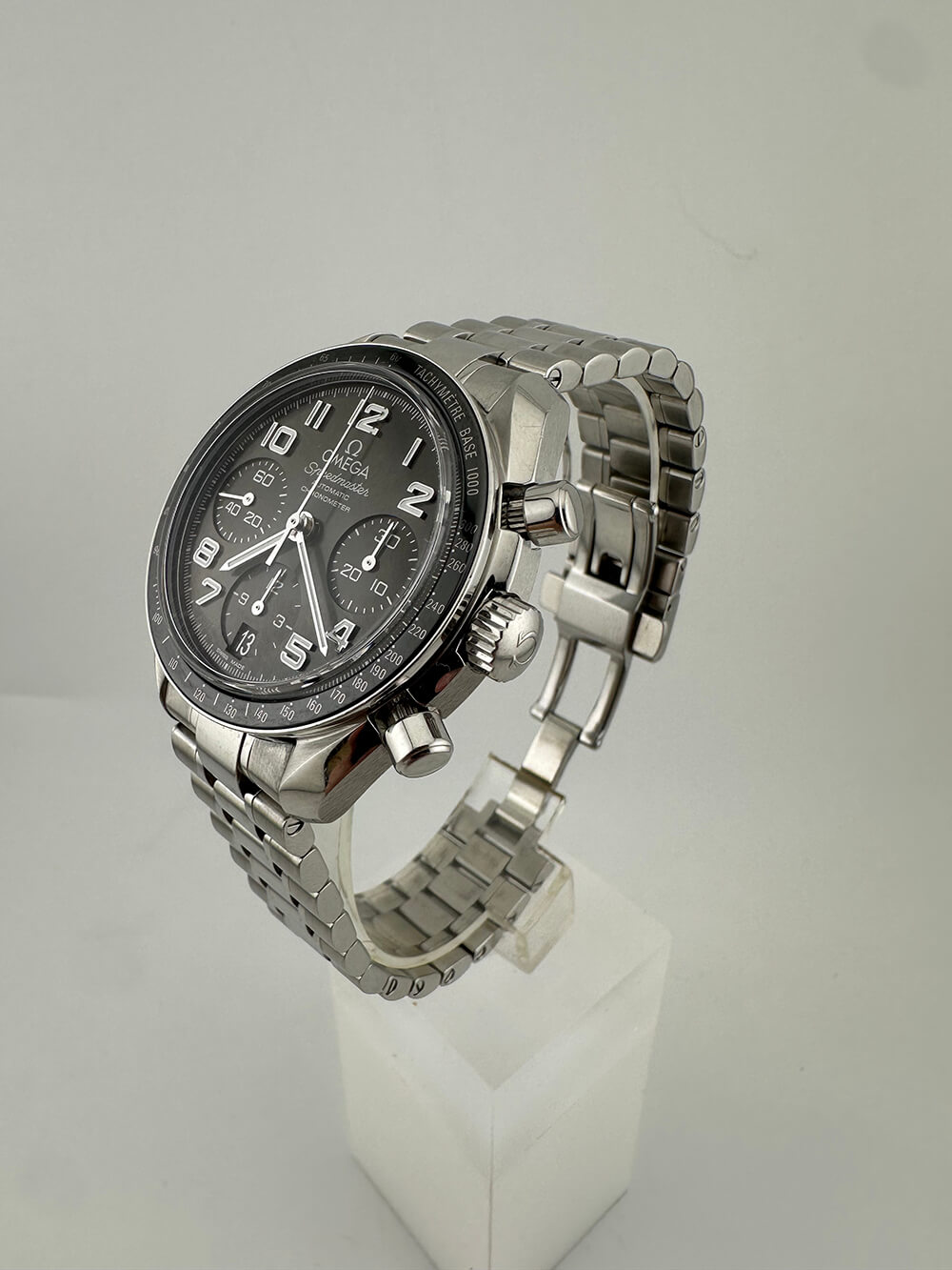 Omega-Speedmaster-2